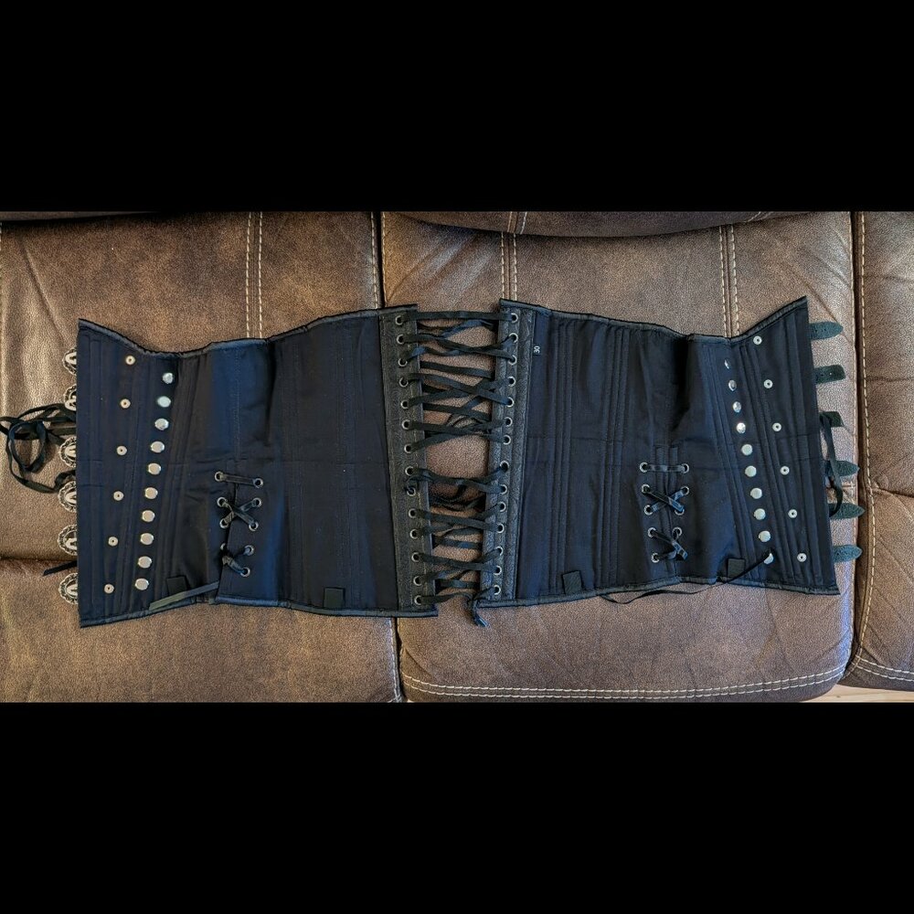Neo PIRATE Black Brocade Studded Underbust Corset Size 32 Inch -BRAND NEW - LARP - Picture 4 of 6